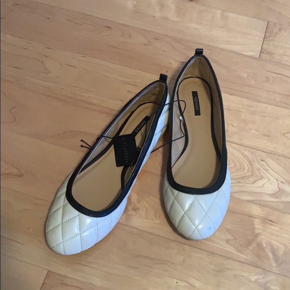 Brand New ! Forever 21 Pleated Flats